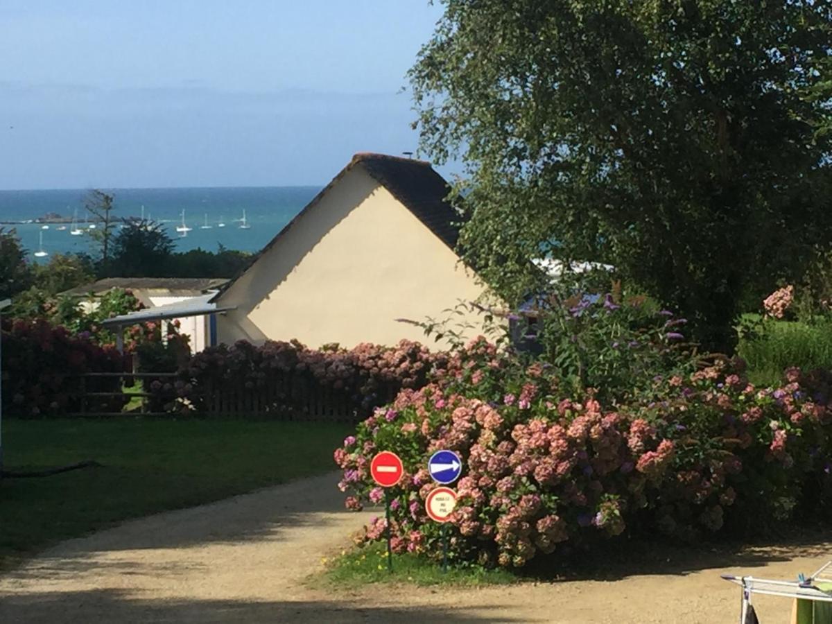 Hotel Air de camping car, caravane, tente emplacement nu avec électricité petit camping à Plestin-les-Grèves Extérieur photo