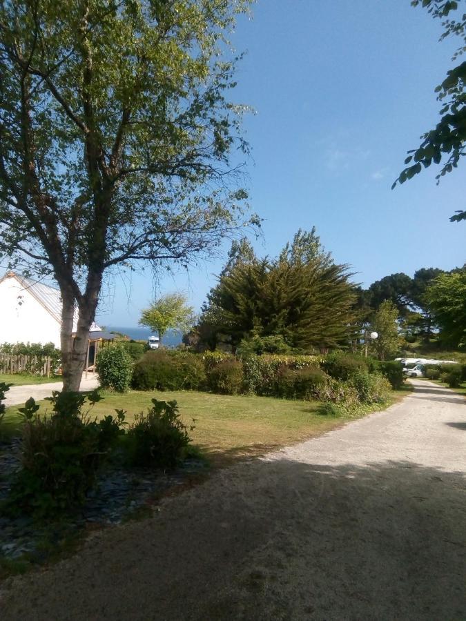 Hotel Air de camping car, caravane, tente emplacement nu avec électricité petit camping à Plestin-les-Grèves Extérieur photo