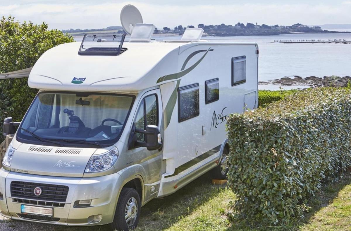 Hotel Air de camping car, caravane, tente emplacement nu avec électricité petit camping à Plestin-les-Grèves Extérieur photo